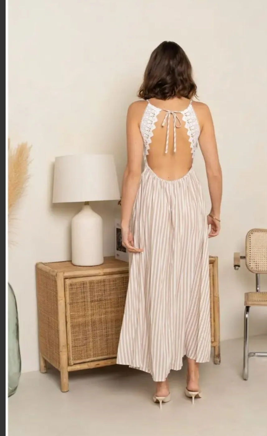 Robe longue dos nu rayé et crochet
