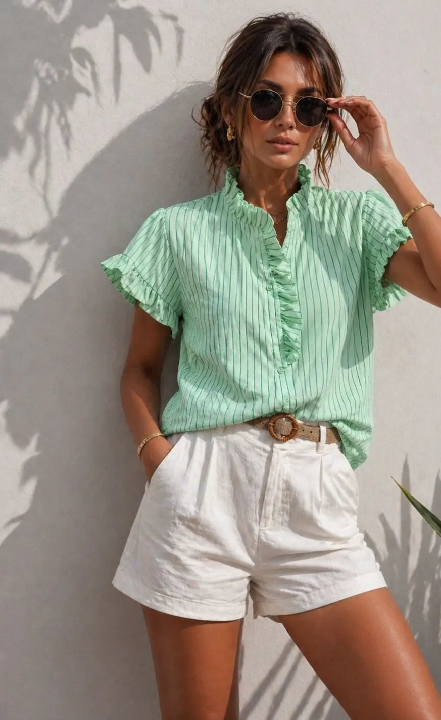 Chemise rayée col volanté – style chic estival