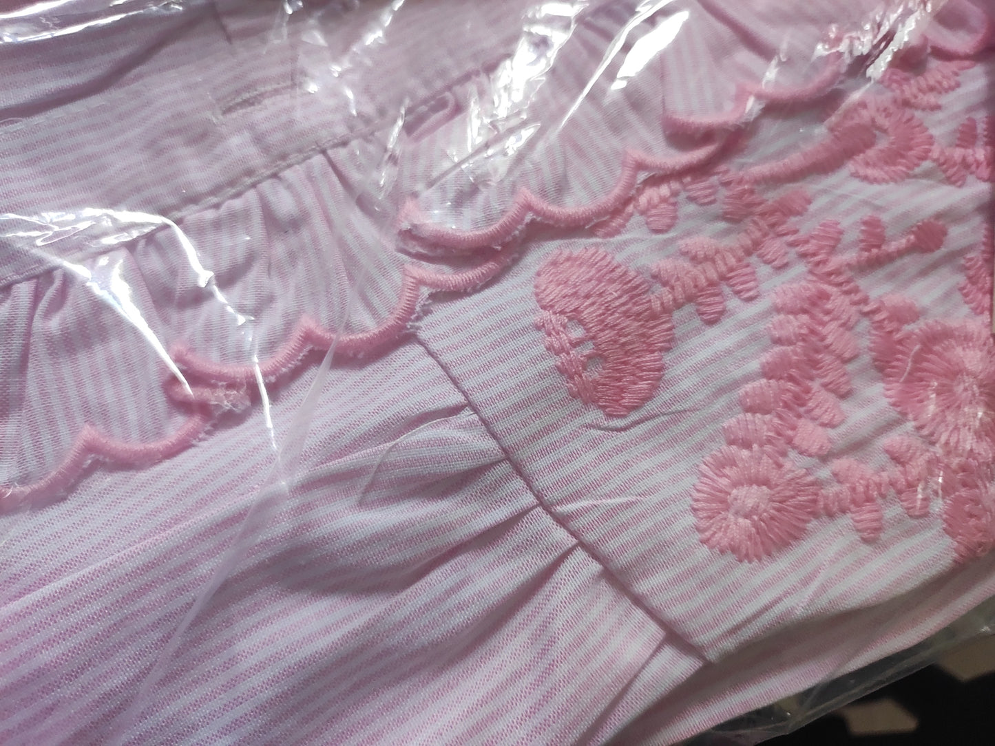Chemise sans manches à fines rayures et col montant
